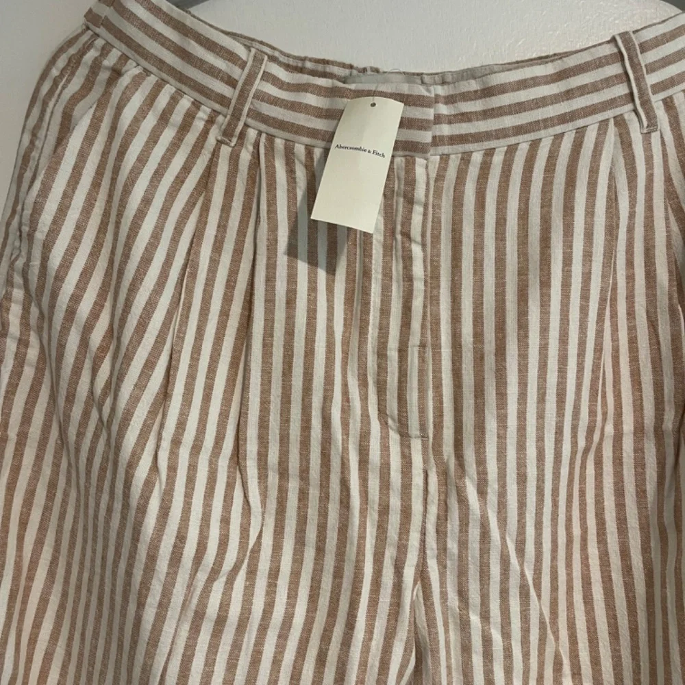 Abercrombie Linen Pants  (NWT) - Picture 3 of 6